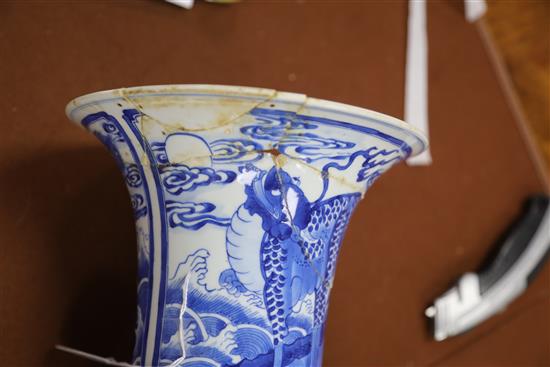A Chinese blue and white yen-yen vase, Kangxi period, H. 45cm, neck broken and messily re-stuck